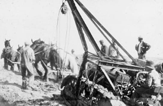 1930s pipeline construction crew